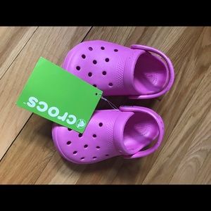 NWT Toddler Crocs - size 8, pink
